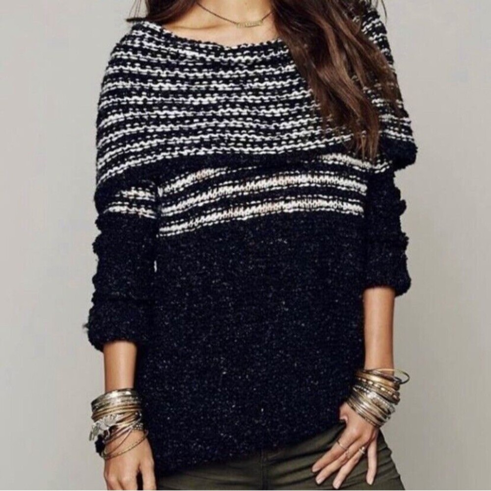 Free People Women Chunky Knit Sweater‎ Off the Shoulders Striped Black White S